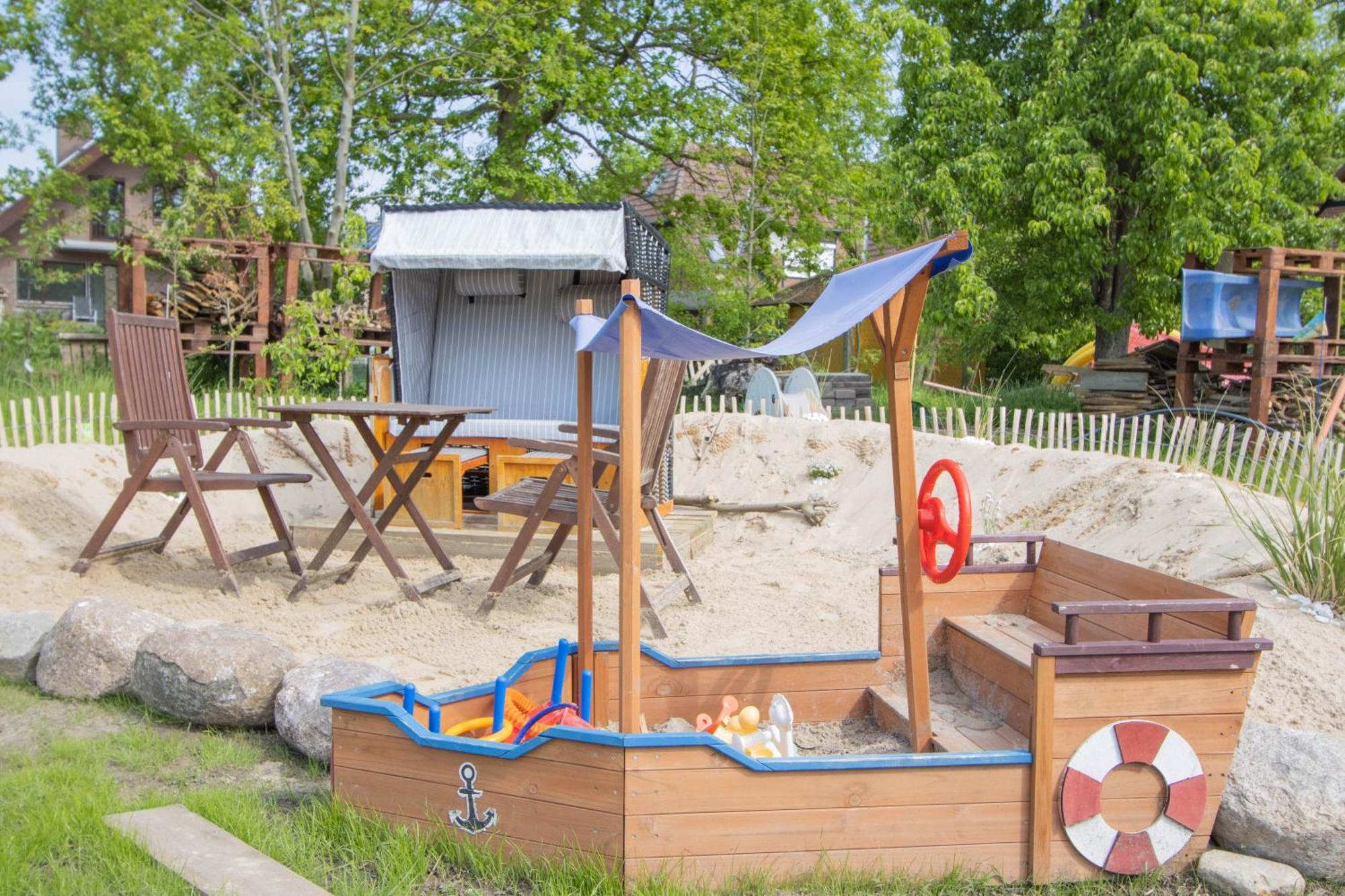 Hostel Oder Ferienwohnung 1-16 Personen Im Blauen Haus Фемарн Екстер'єр фото